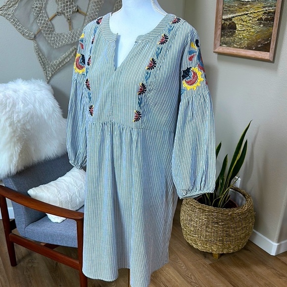 Knox Rose Dresses & Skirts - Retired Boho embroidered puff sleeve midi dress